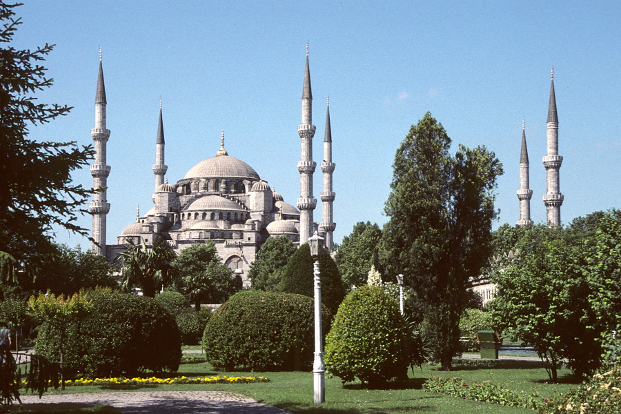 IstanbulBlueMosque.jpg